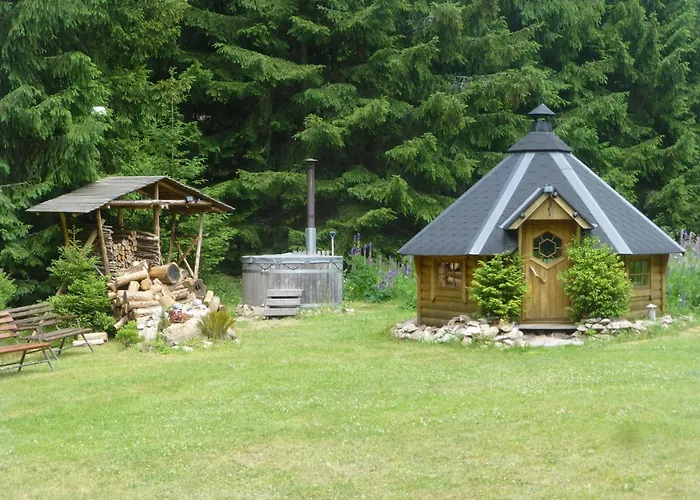 Apartment Retreat With Sauna, Hot Tub *
