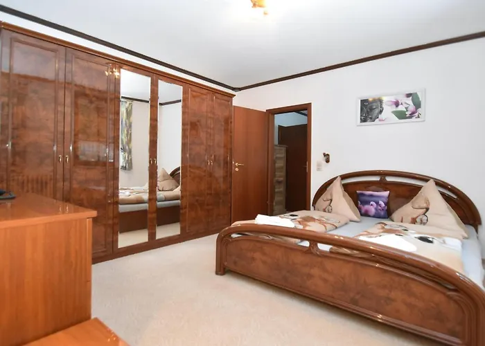 Apartment Retreat With Sauna, Hot Tub