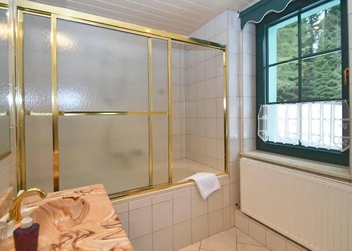 Apartment Retreat With Sauna, Hot Tub *